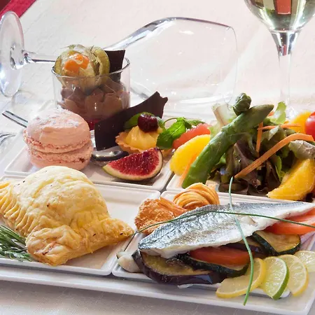 Mercure Port Motte 4*