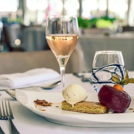 Mercure Port Motte 4*