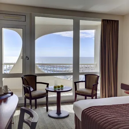 Mercure Port Motte Hotel 4*
