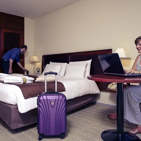 Mercure Port Motte 4*