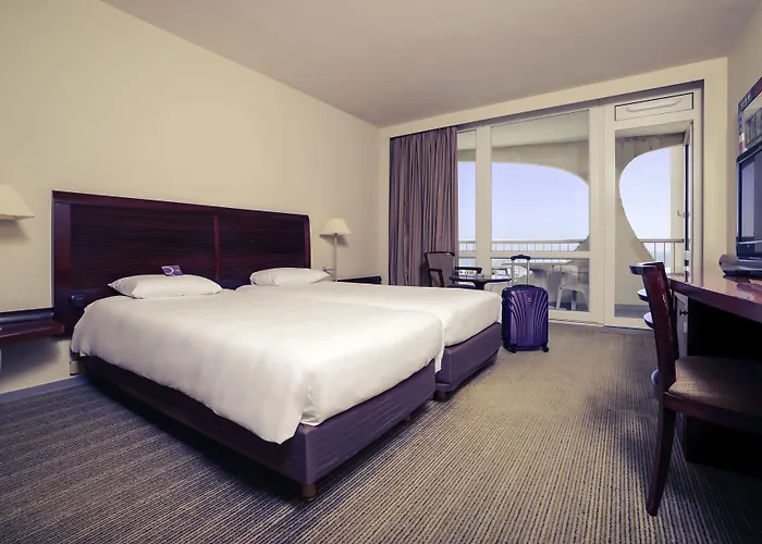 Mercure Port Motte 4*