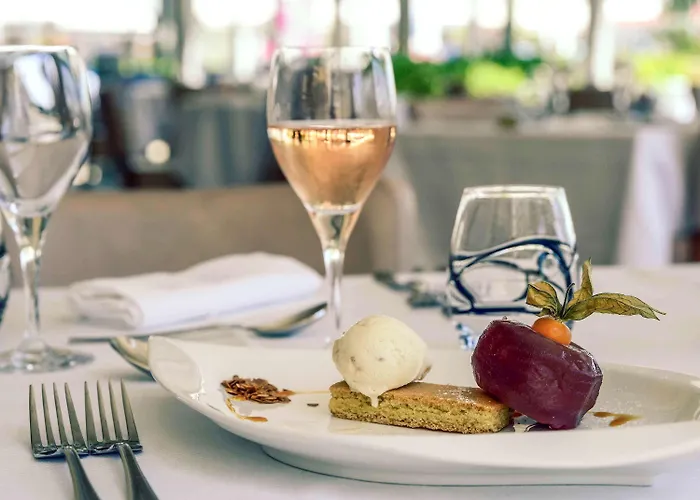 Mercure Port Motte 4*