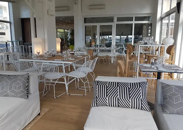 Mercure Port Motte 4*